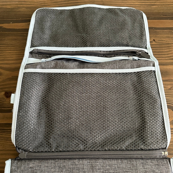 Munchkin Portable Diaper Changing Pad Clutch – Gray & Blue, XL, New Without Tags - Picture 4 of 5